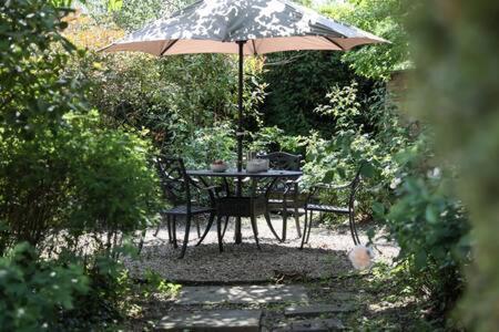 Two Rose Walk Cottage Cotswolds Moreton-in-Marsh ภายนอก รูปภาพ